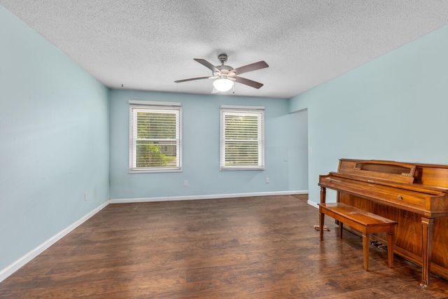 140 W Oak Street, Fruitport, MI 49415