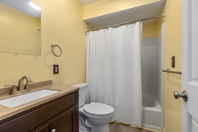 140 W Oak Street, Fruitport, MI 49415