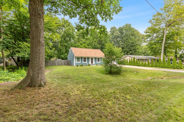 140 W Oak Street, Fruitport, MI 49415