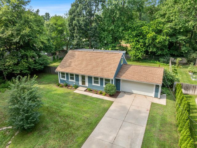 140 W Oak Street, Fruitport, MI 49415