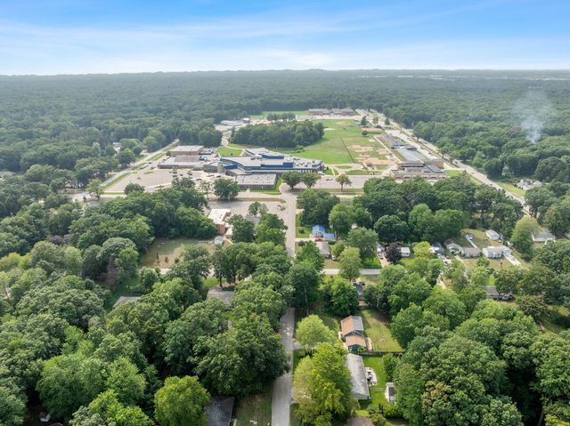140 W Oak Street, Fruitport, MI 49415