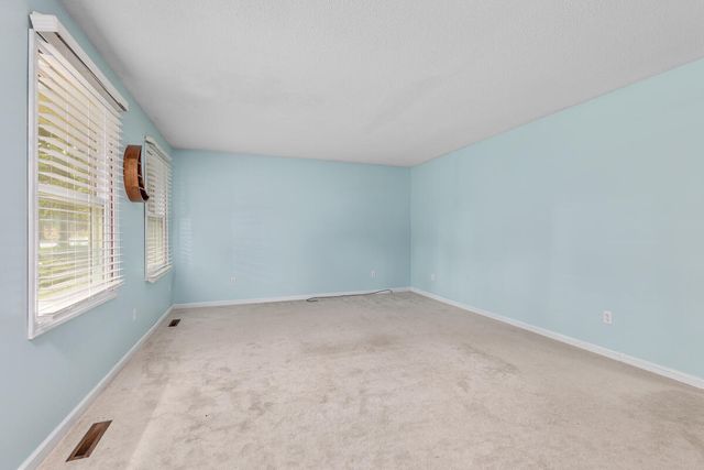 140 W Oak Street, Fruitport, MI 49415