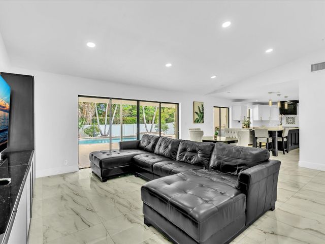 9125 Old Pine Road, Boca Raton, FL 33428