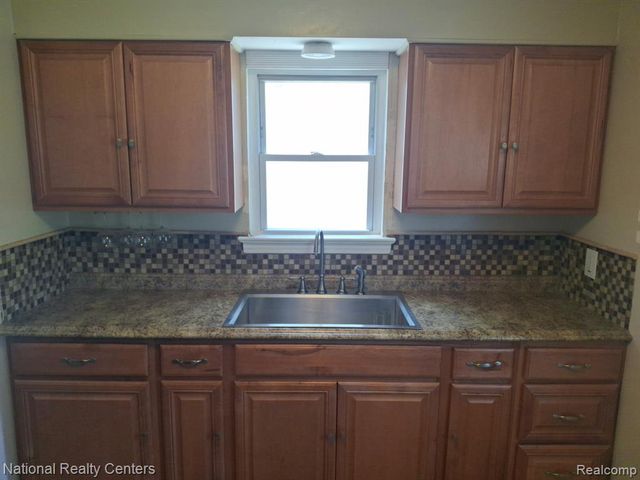 8310 Braile, Detroit, MI 48228