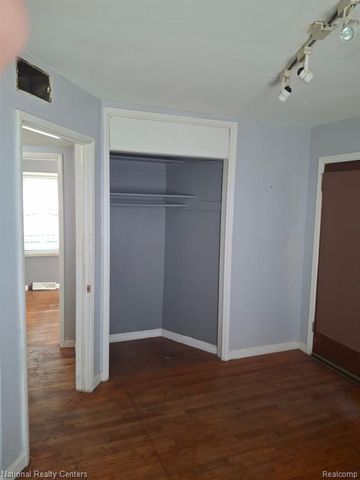 8310 Braile, Detroit, MI 48228