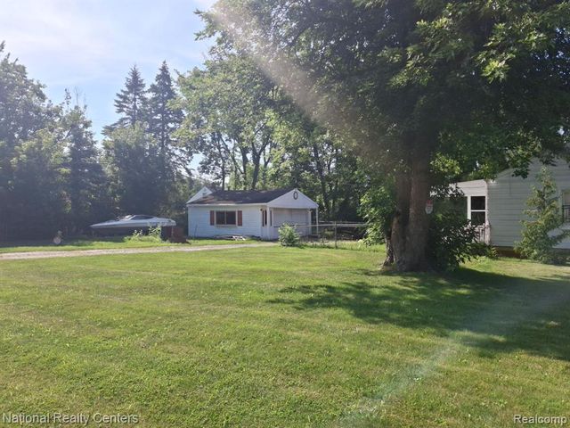 8310 Braile, Detroit, MI 48228