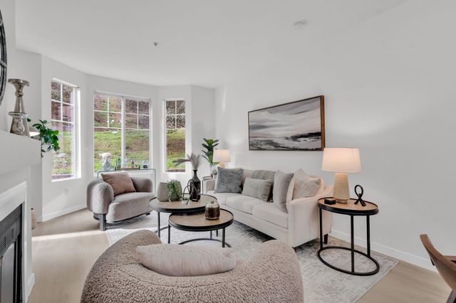 320 Caldecott 116, Oakland, CA 94618