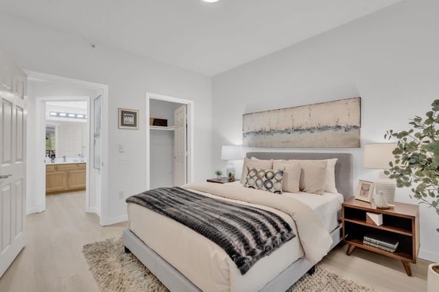 320 Caldecott 116, Oakland, CA 94618