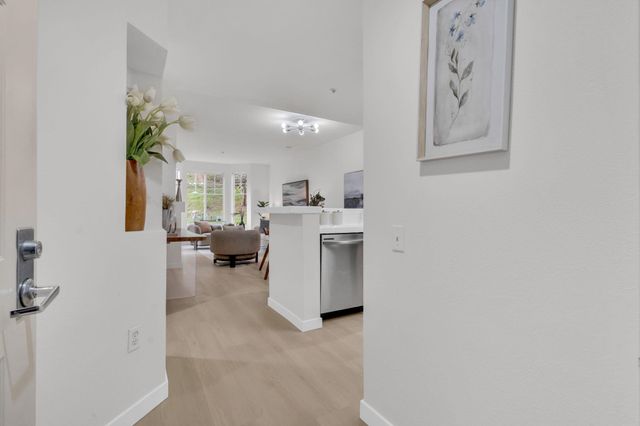 320 Caldecott 116, Oakland, CA 94618