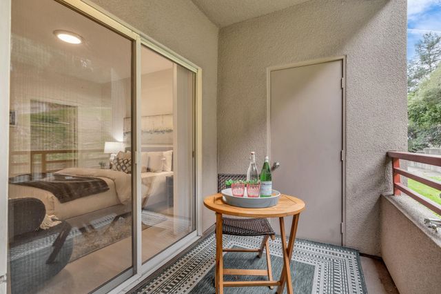 320 Caldecott 116, Oakland, CA 94618