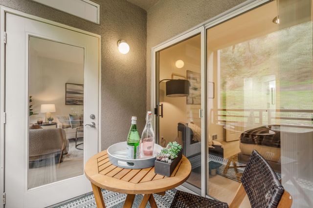 320 Caldecott 116, Oakland, CA 94618