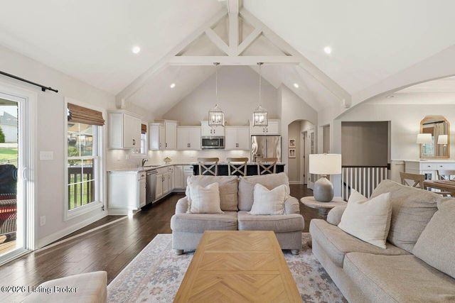 4925 Carriage Pass Pl, Louisville, KY 40299