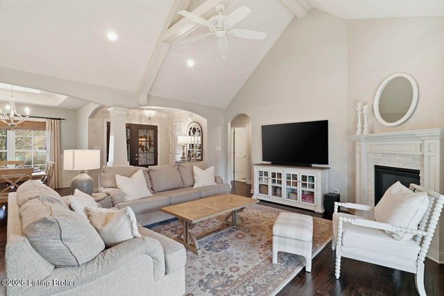 4925 Carriage Pass Pl, Louisville, KY 40299