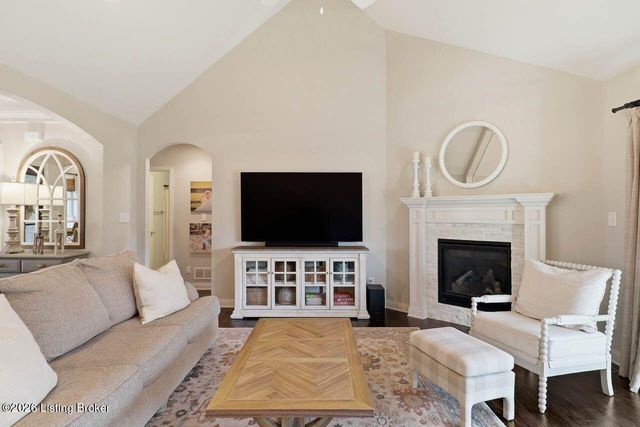 4925 Carriage Pass Pl, Louisville, KY 40299