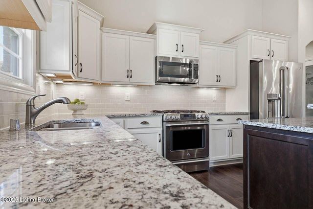 4925 Carriage Pass Pl, Louisville, KY 40299