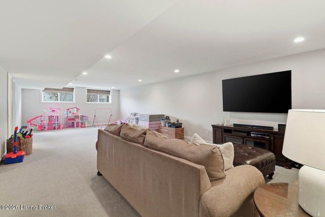 4925 Carriage Pass Pl, Louisville, KY 40299