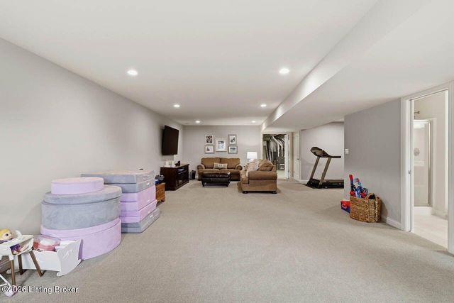 4925 Carriage Pass Pl, Louisville, KY 40299