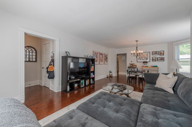 25 S 6th Avenue 1, La Grange, IL 60525