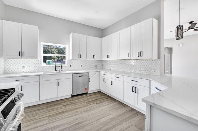 2431 Forum Ct, New Caney, TX 77357