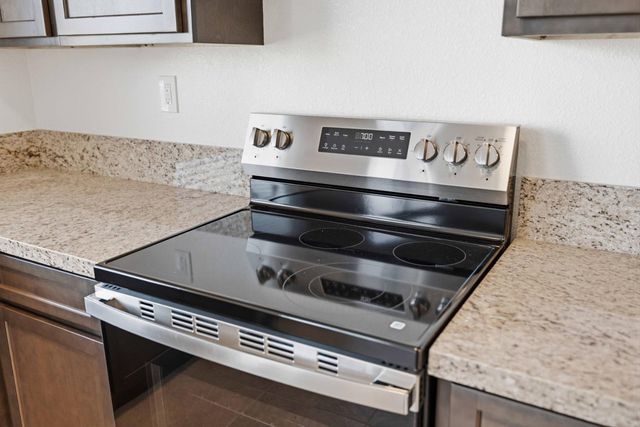 1316 Riverette Dr, Modesto, CA 95351