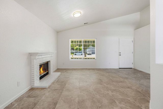 1316 Riverette Dr, Modesto, CA 95351