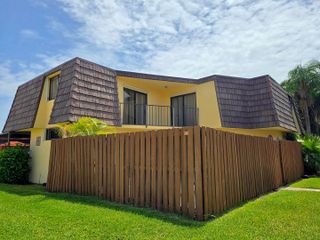 22 Springdale Circle, Palm Springs, FL 33461