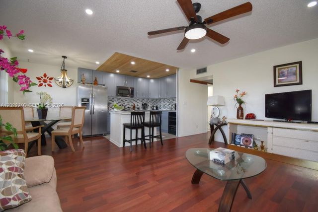 1401 SW 134th Way 402C, Pembroke Pines, FL 33027