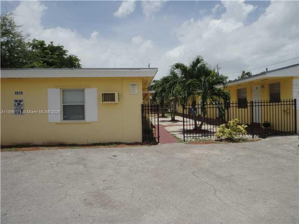 1915 Fletcher St W2, Hollywood, FL 33020