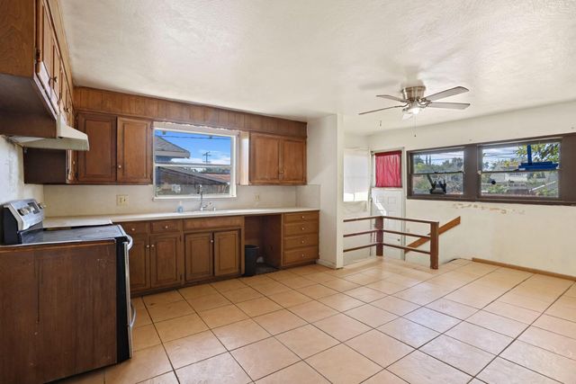 1037 N Airport Way, Stockton, CA 95205