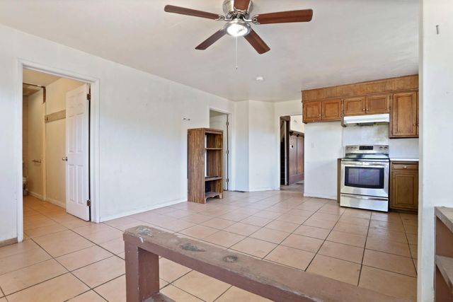 1037 N Airport Way, Stockton, CA 95205