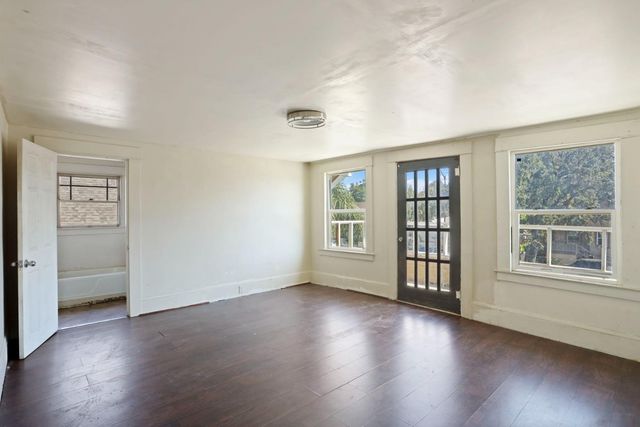 1037 N Airport Way, Stockton, CA 95205