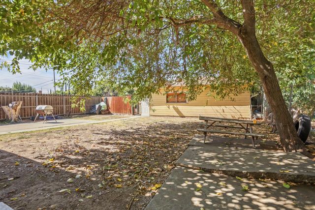 1037 N Airport Way, Stockton, CA 95205