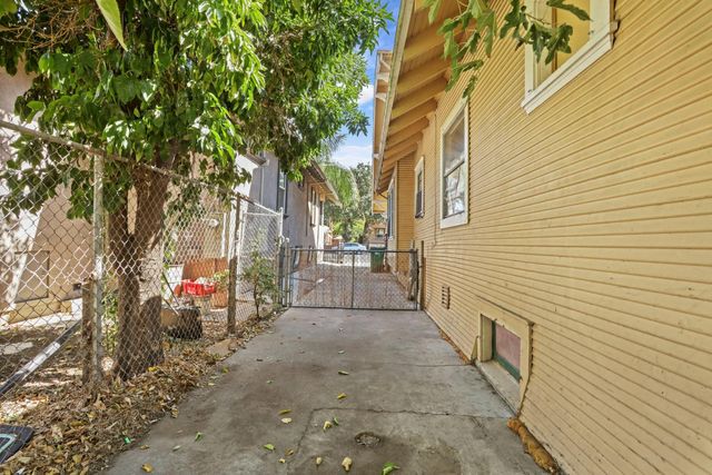 1037 N Airport Way, Stockton, CA 95205