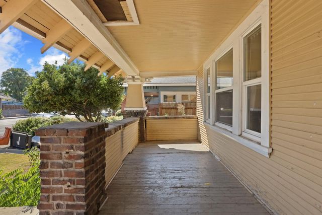 1037 N Airport Way, Stockton, CA 95205
