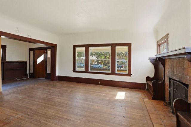 1037 N Airport Way, Stockton, CA 95205