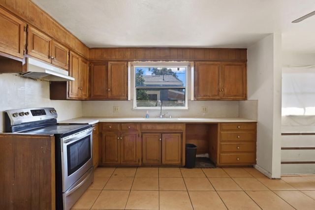 1037 N Airport Way, Stockton, CA 95205