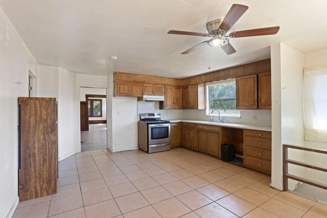 1037 N Airport Way, Stockton, CA 95205