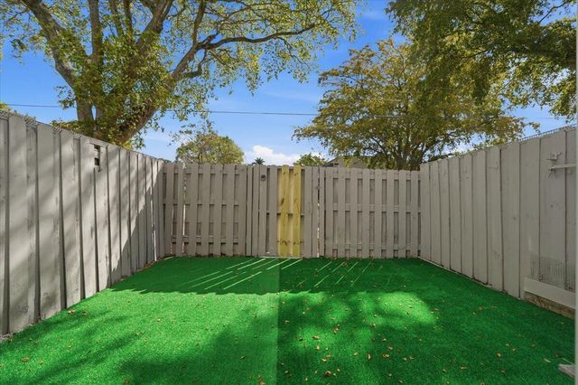 3907 NW 76th Terrace, Hollywood, FL 33024