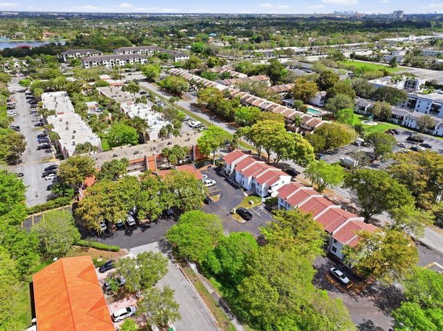 3907 NW 76th Terrace, Hollywood, FL 33024