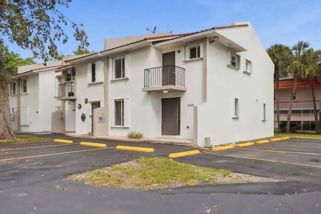 3907 NW 76th Terrace, Hollywood, FL 33024