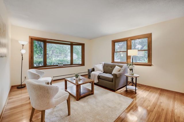 3010 Fairview Avenue N, Roseville, MN 55113