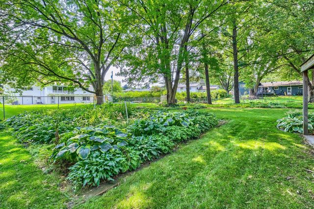 3010 Fairview Avenue N, Roseville, MN 55113