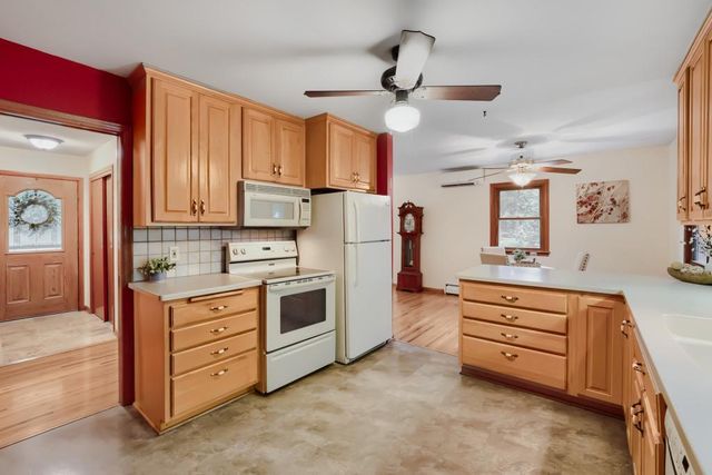 3010 Fairview Avenue N, Roseville, MN 55113