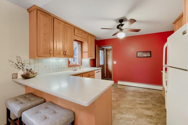 3010 Fairview Avenue N, Roseville, MN 55113