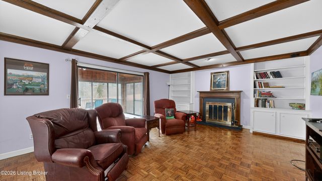 2406 Phoenix Hill Dr, Louisville, KY 40207