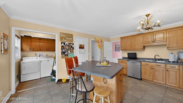 2406 Phoenix Hill Dr, Louisville, KY 40207