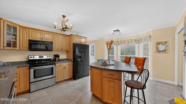 2406 Phoenix Hill Dr, Louisville, KY 40207