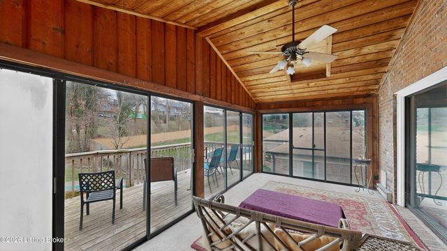 2406 Phoenix Hill Dr, Louisville, KY 40207