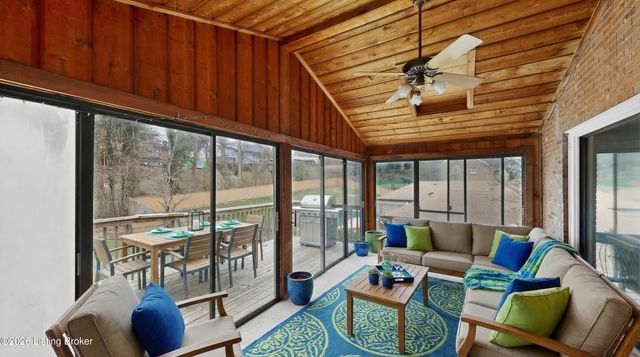 2406 Phoenix Hill Dr, Louisville, KY 40207