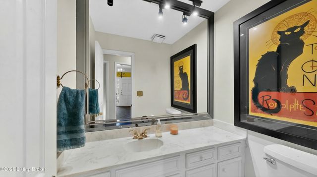 2406 Phoenix Hill Dr, Louisville, KY 40207